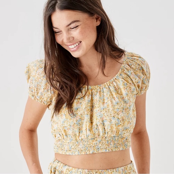 American Eagle Outfitters Tops - NWT American Eagle Outfitters floral crop top…